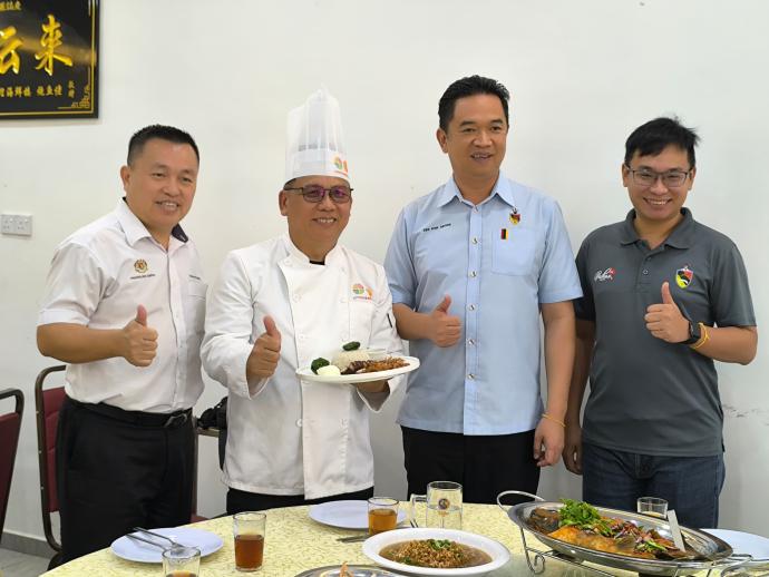 “香猪猪叁峇椰浆饭”在亚洲烹饪大赛中夺金奖