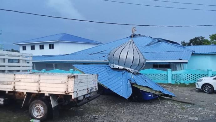 暴风雨狂袭仙本那 房屋倒塌