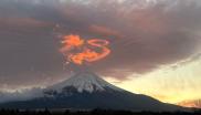 富士山橘红色火龙（取自X平台touyoui）